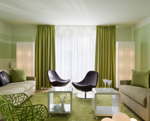 Suite 423 - Frühlingsblühen - mit großem Schlaf- und Wohnbereich, offenem Bad und Terrasse. Designed by Imme Vogel, Brust & Partner